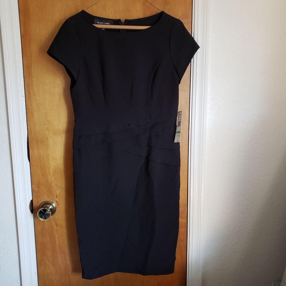NWT Black label Evan-Picone Essentials  scoop neck shift dress